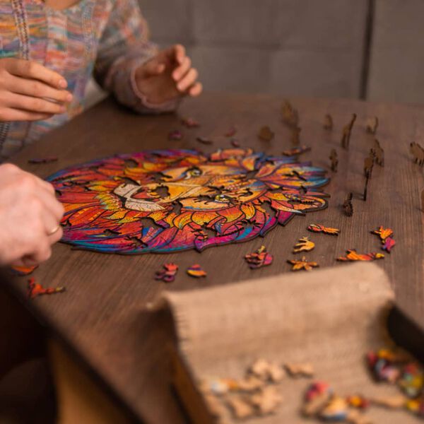UNIDRAGON Puzzle in Legno 327 pz Mysterious Lion King Size 31x40 cm