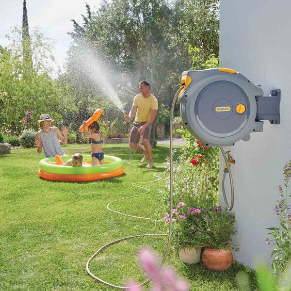 Hozelock Avvolgitubo da Parete con Tubo Flessibile da 30 m Auto Reel