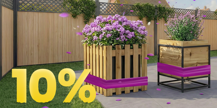 Fioriere in legno con fiori viola in fiore su patio soleggiato, con banner promozione primavera 10%.